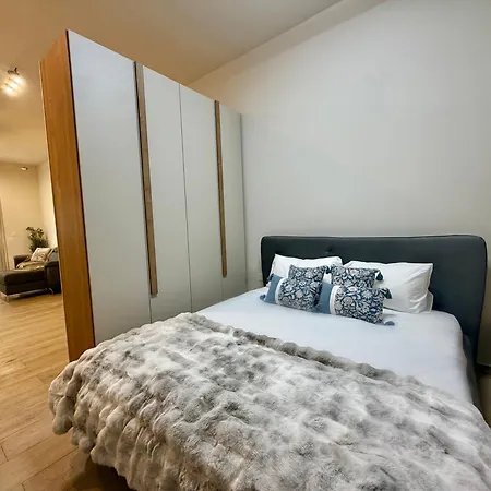 Modern Designer Near Sliema Seafront Apartment Gzira