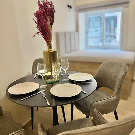 Modern Designer Near Sliema Seafront Apartment *